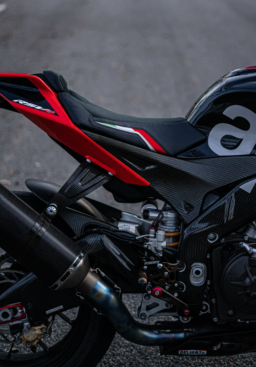 Aprilia | RSV4 09-20 | Team Italia Suede | Rider Seat Cover