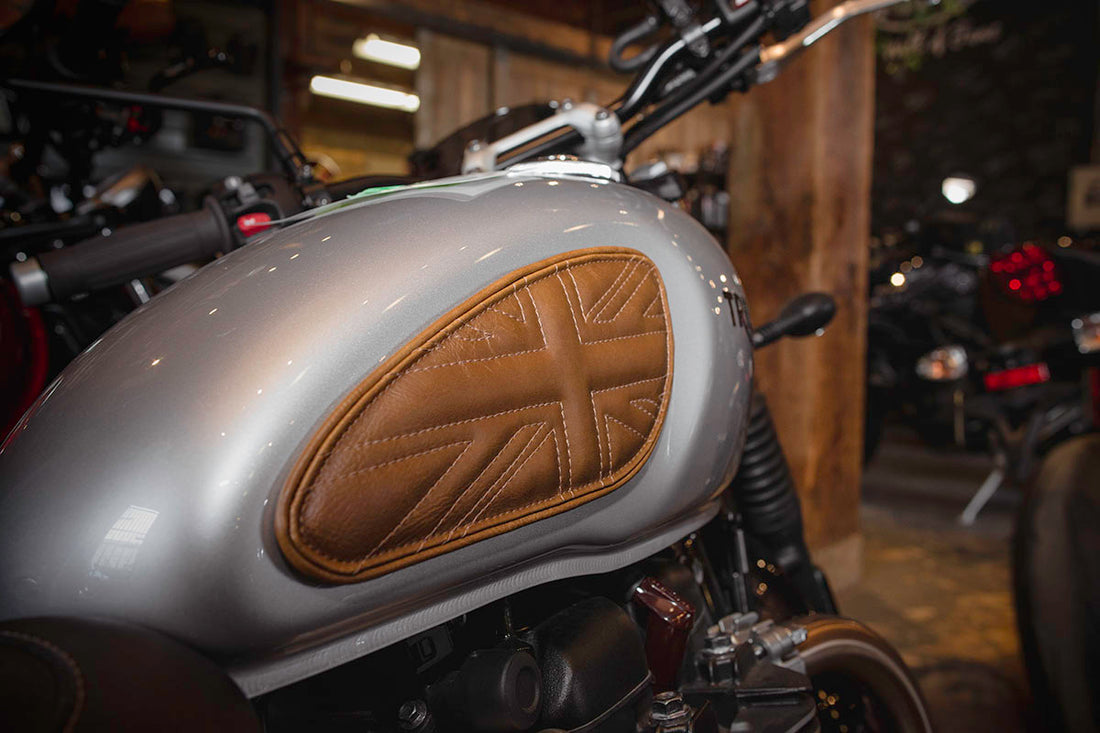 Triumph | Street Cup 17-20, Street Scrambler 17-22, Street Twin 16-22, Speed Twin 900 22-23 | Union Jack | Knee Grips