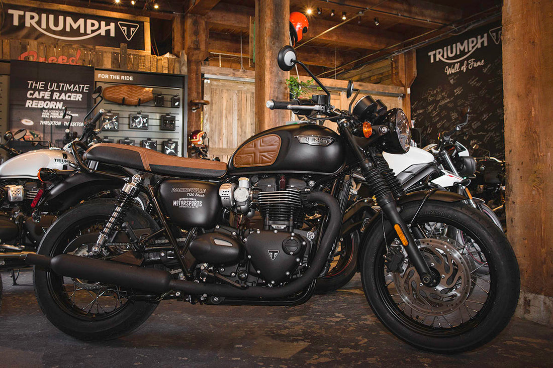 Triumph | Bonneville T100 17-20, Bonneville T120 16-23, Thruxton 16-24, Scrambler 1200 19-23, Speed Twin 1200 19-23 | Union Jack | Knee Grips