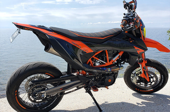 Motorcycle parked overlooking ocean 